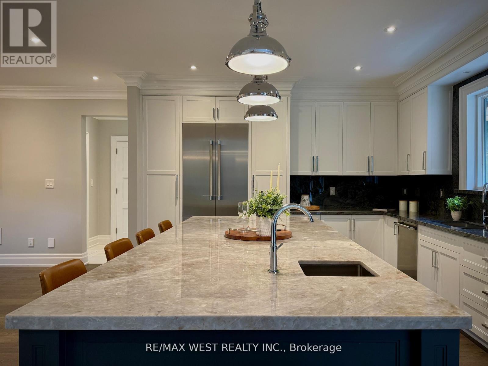 18 Windy Ridge Drive, Toronto, Ontario  M1M 1H5 - Photo 7 - E12576358