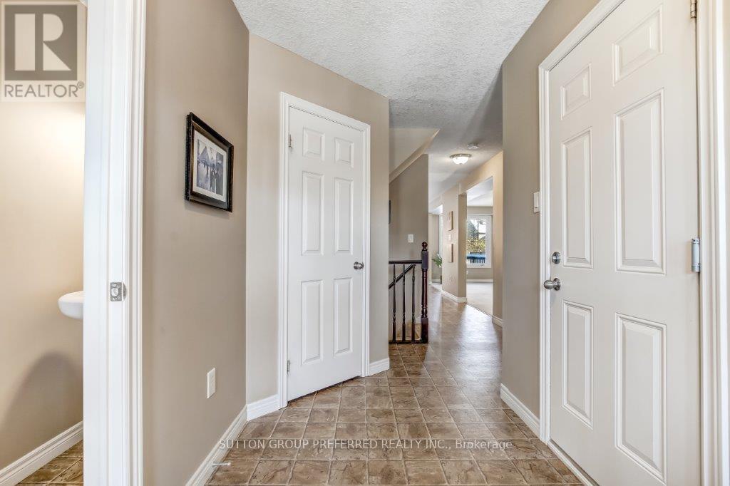 1051 Foxcreek Road, London North, Ontario  N6G 0C9 - Photo 3 - X12576458