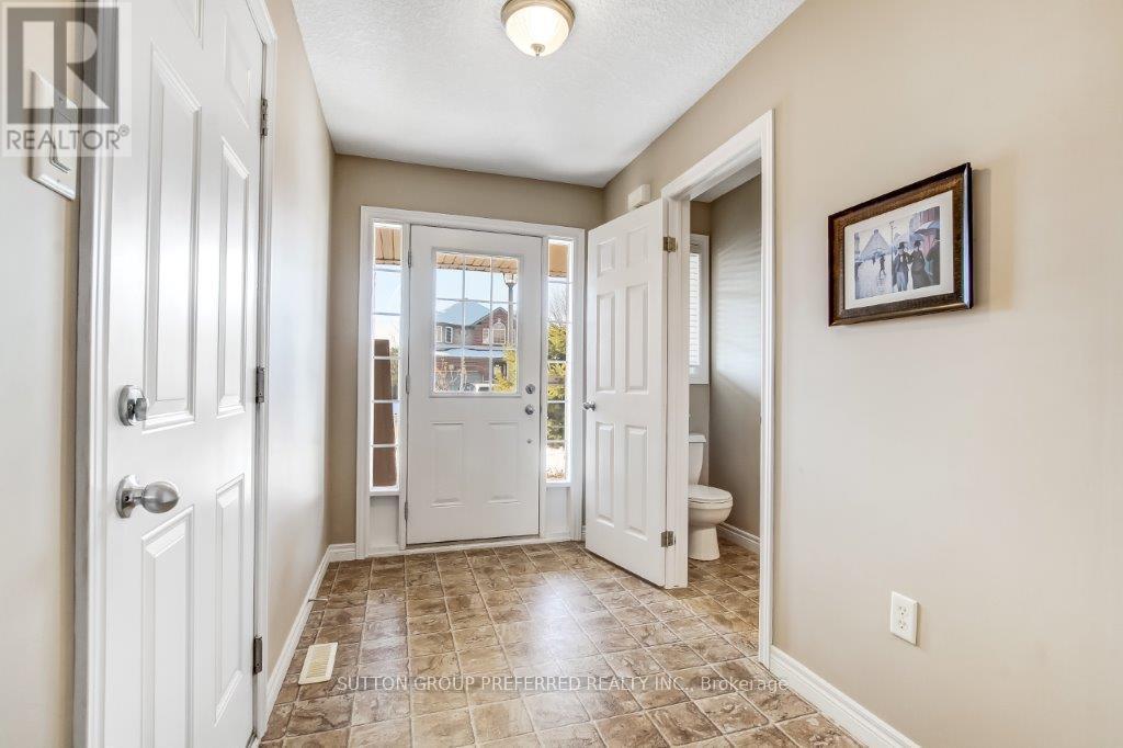 1051 Foxcreek Road, London North, Ontario  N6G 0C9 - Photo 4 - X12576458