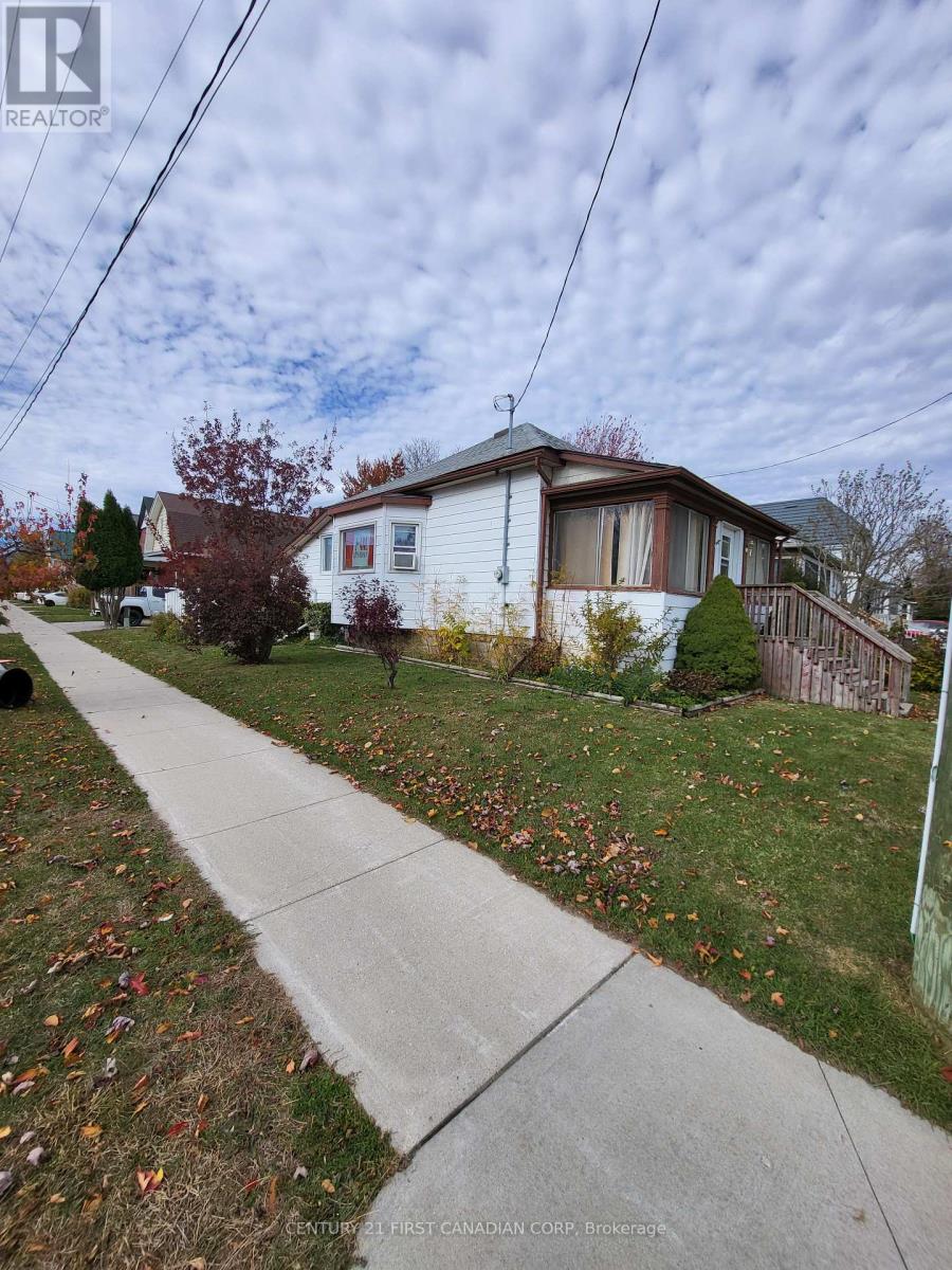 47 Fifth Avenue, St. Thomas, Ontario  N5R 4C4 - Photo 2 - X12576556