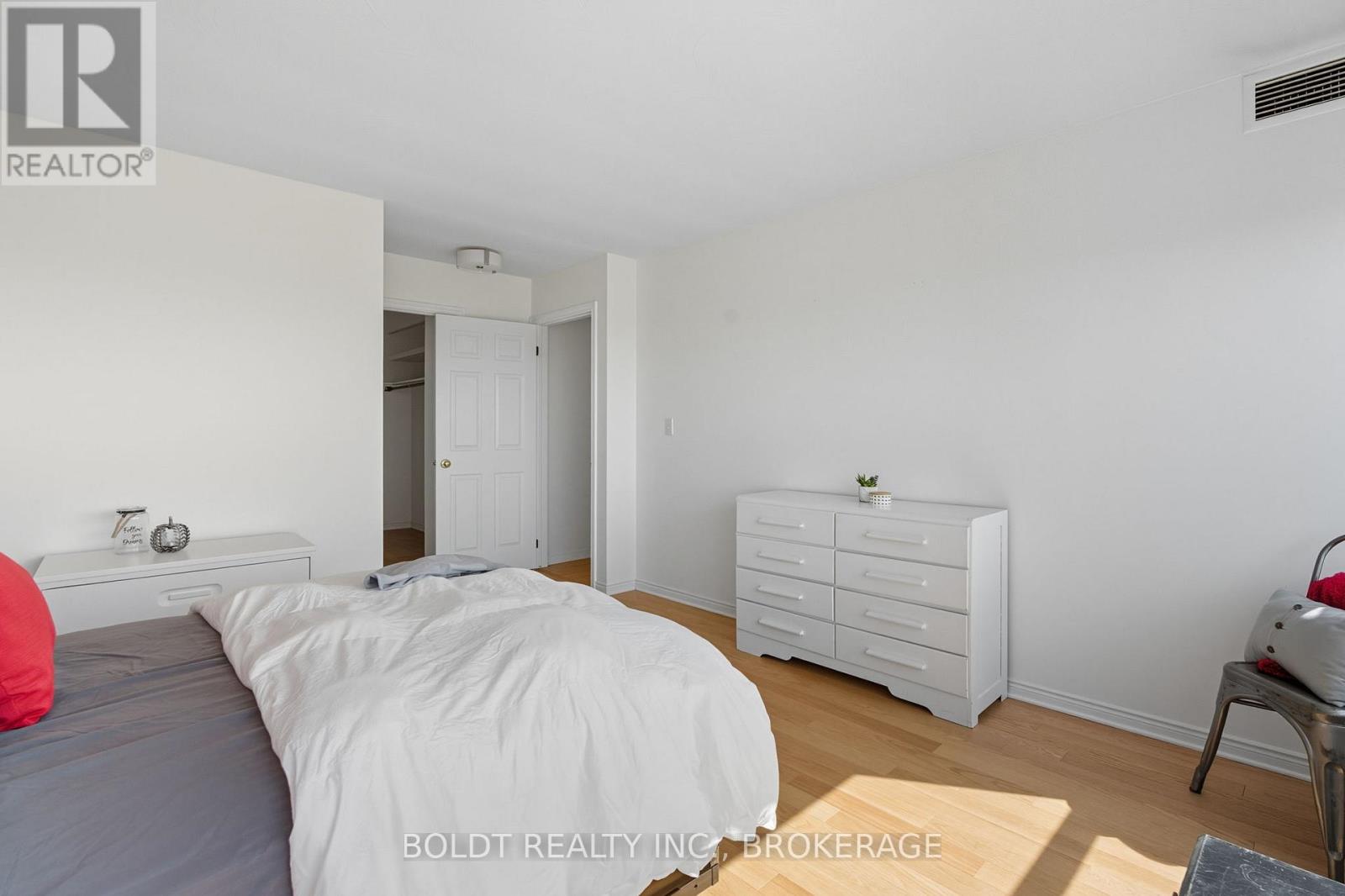 1001 - 3 Towering Heights Boulevard, St. Catharines, Ontario  L2T 4A4 - Photo 27 - X12396259