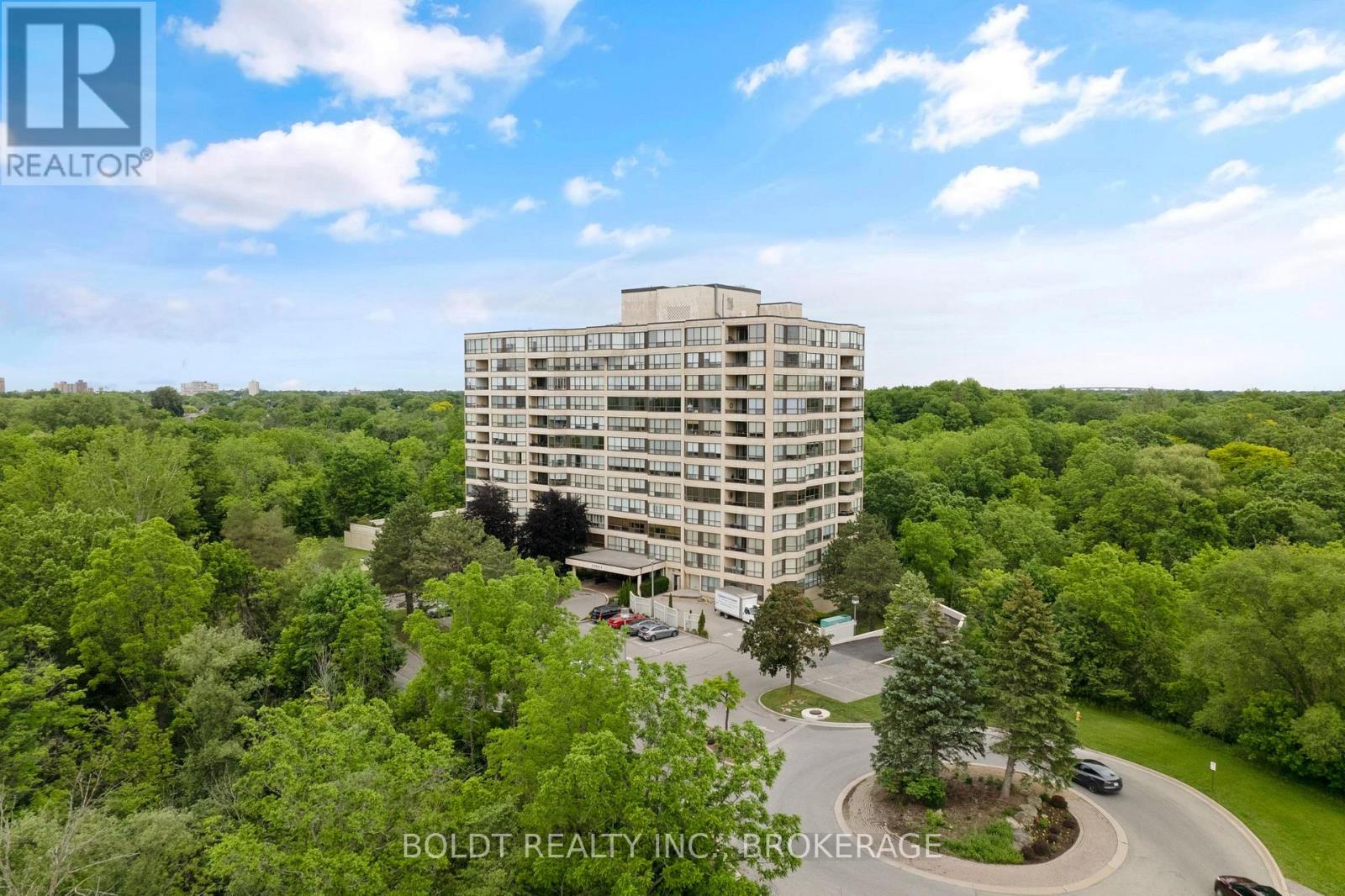 1001 - 3 Towering Heights Boulevard, St. Catharines, Ontario  L2T 4A4 - Photo 2 - X12396259