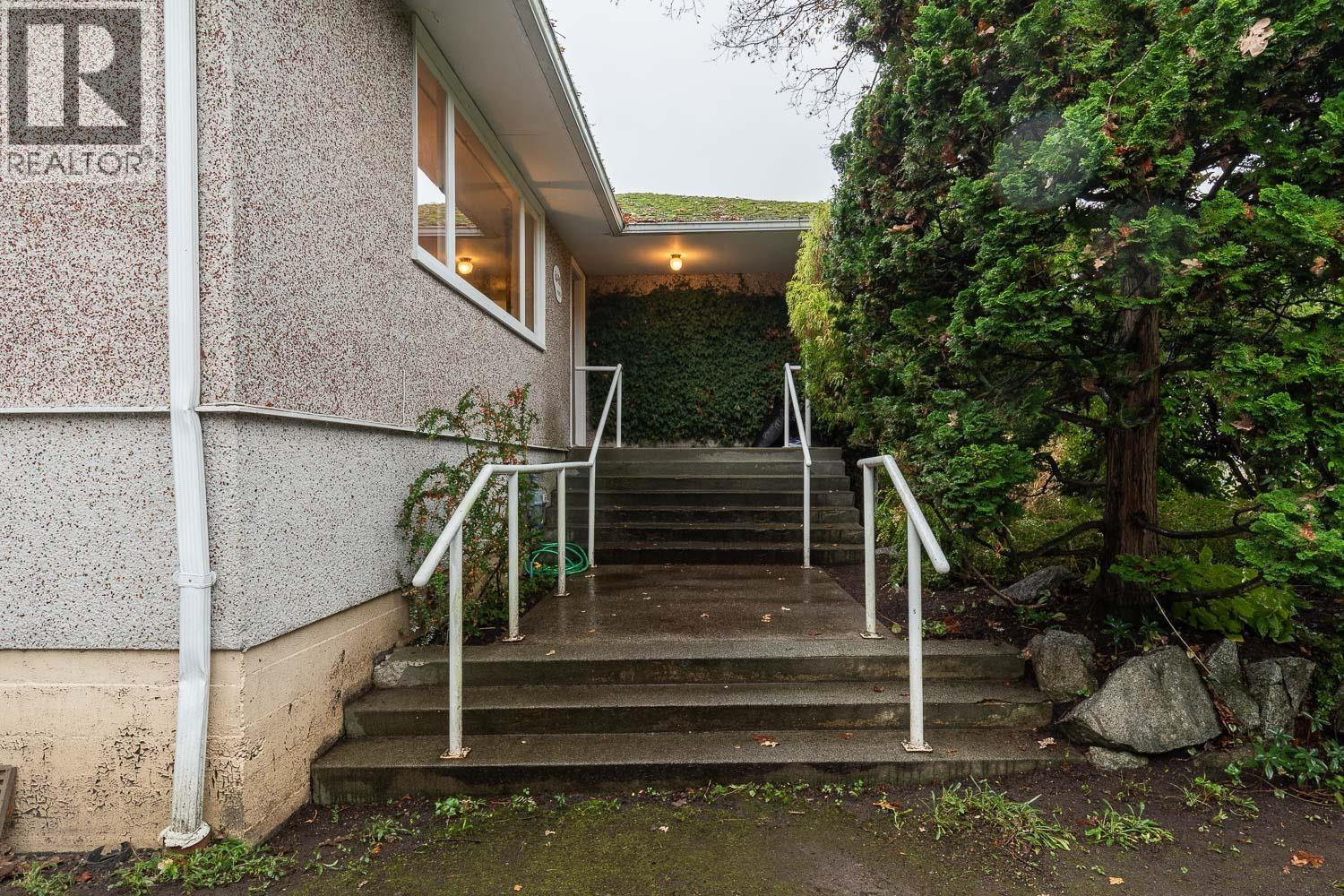 6390 Winch Street, Burnaby, British Columbia  V5B 2L3 - Photo 33 - R3069869