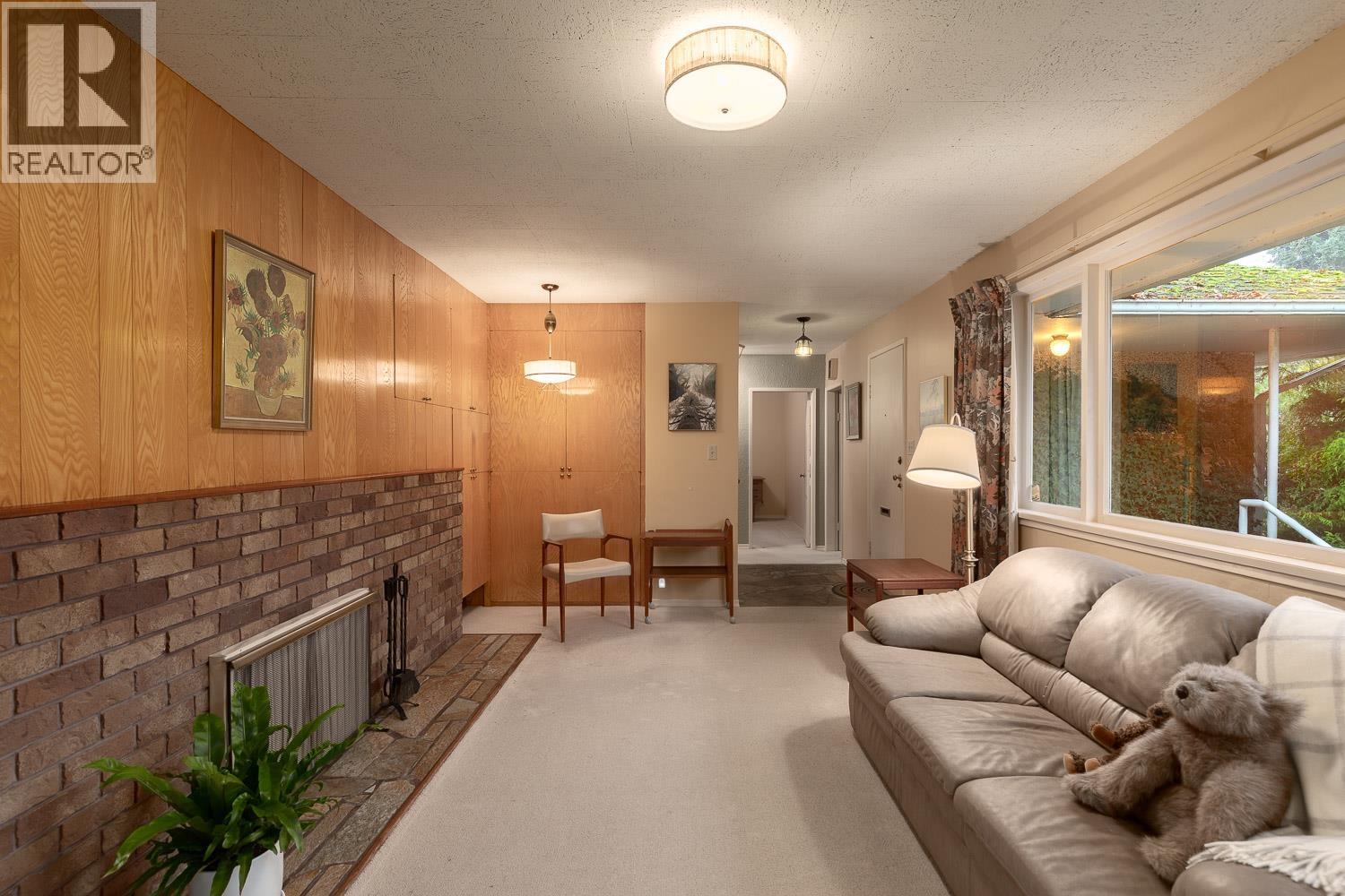 6390 Winch Street, Burnaby, British Columbia  V5B 2L3 - Photo 5 - R3069869