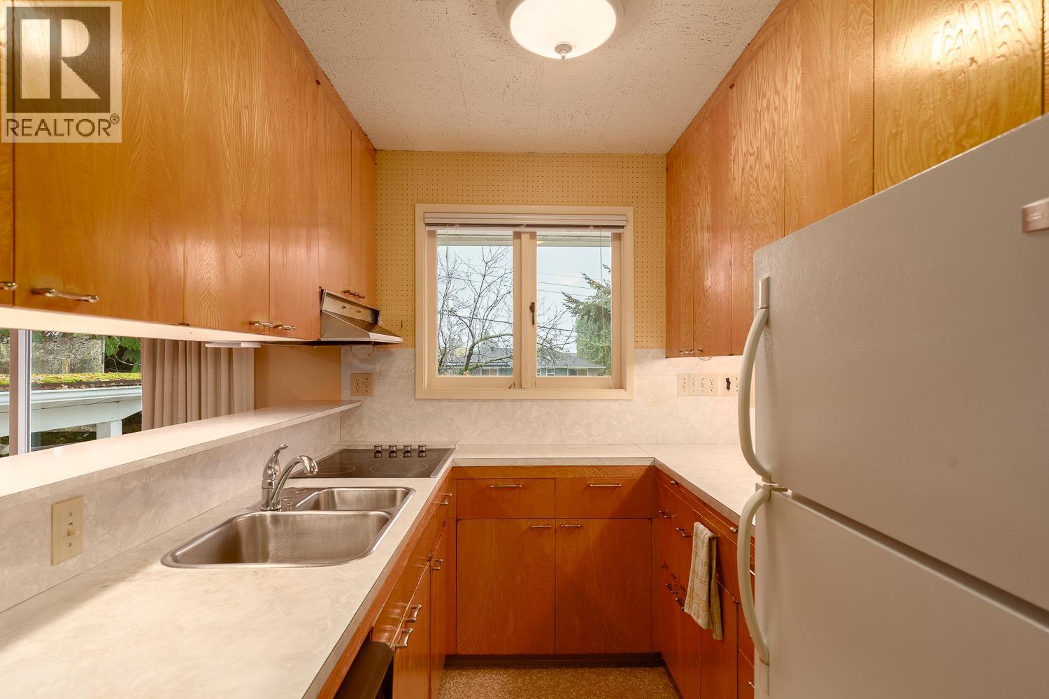 6390 Winch Street, Burnaby, British Columbia  V5B 2L3 - Photo 13 - R3069869