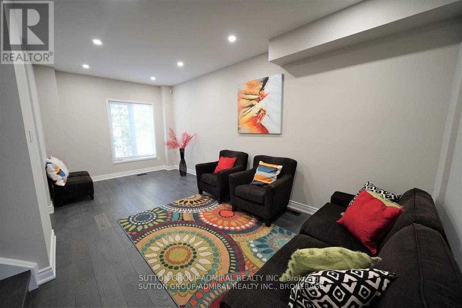 29 - 23 Observatory Lane, Richmond Hill, Ontario  L4C 0M7 - Photo 2 - N12576272