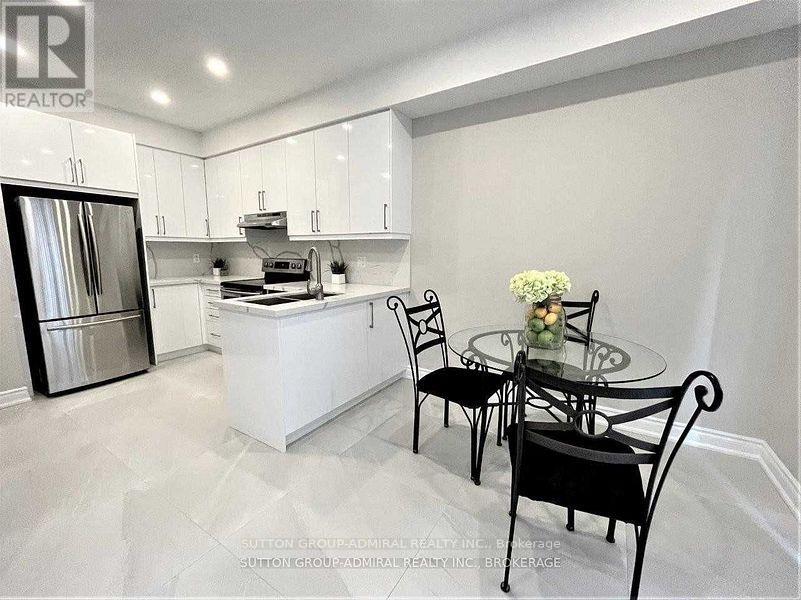 29 - 23 Observatory Lane, Richmond Hill, Ontario  L4C 0M7 - Photo 3 - N12576272