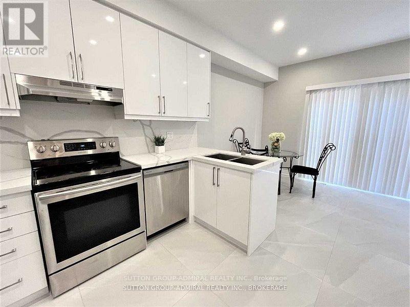 29 - 23 Observatory Lane, Richmond Hill, Ontario  L4C 0M7 - Photo 4 - N12576272