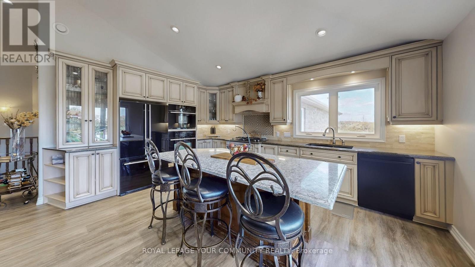 1065 20th Side Road, King, Ontario  L0G 1T0 - Photo 8 - N12576350