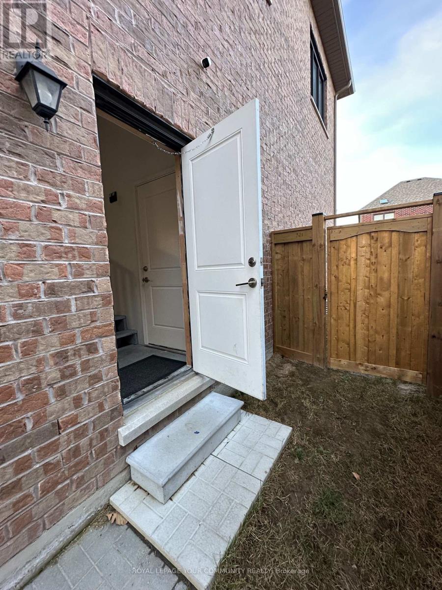 77 Terrain Crt Court, East Gwillimbury, Ontario  L9N 0T2 - Photo 2 - N12576354