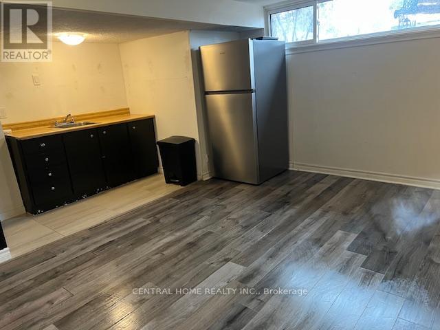 192 Silverbirch Drive E, Newmarket, Ontario  L3Y 2Z5 - Photo 5 - N12576356