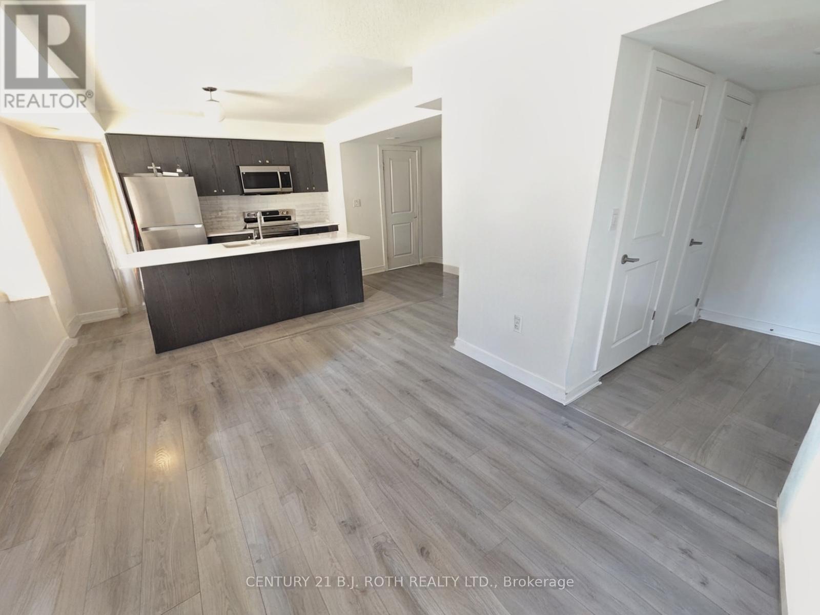 131 Appletree Lane, Barrie, Ontario  L9J 0P1 - Photo 4 - S12576338