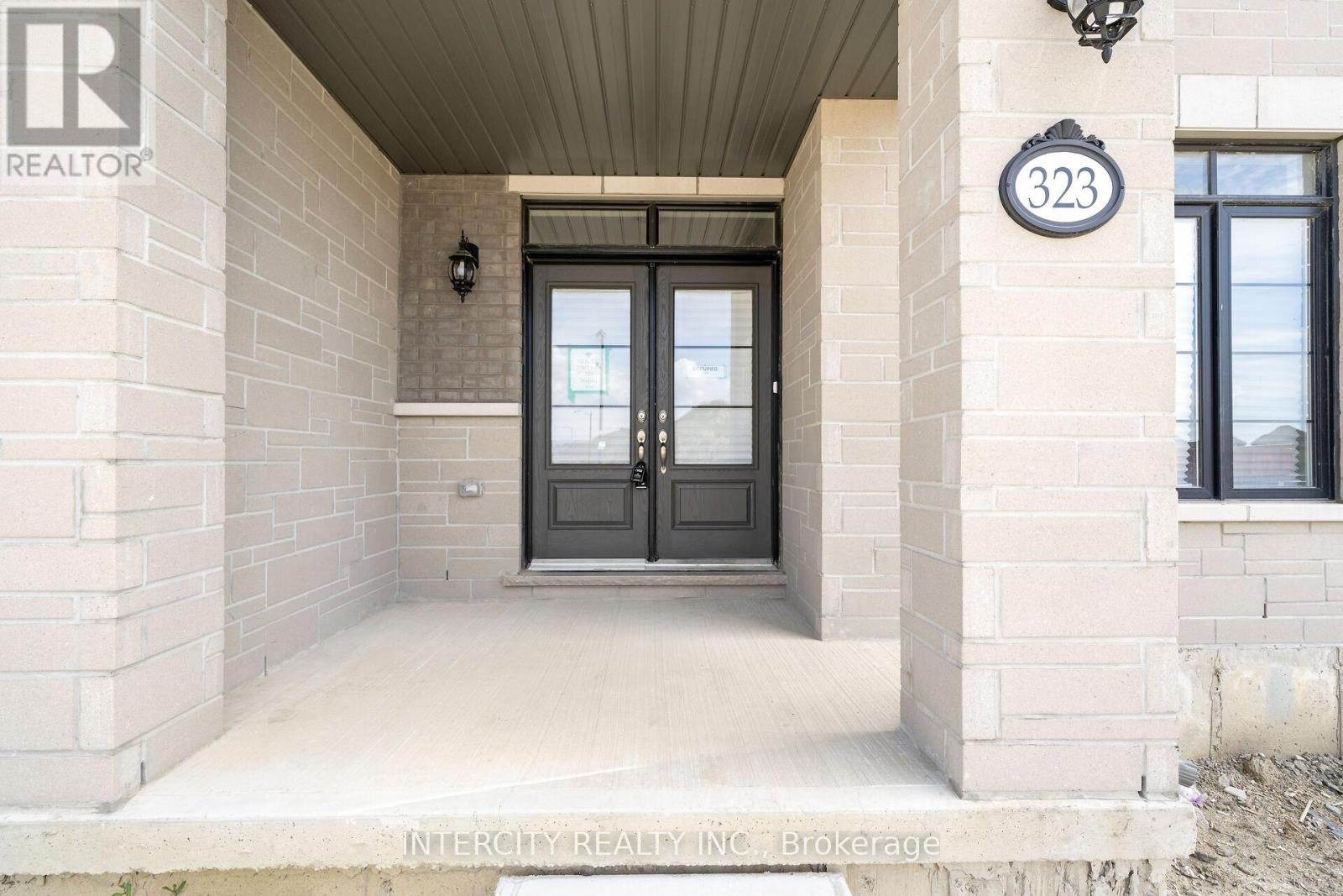 323 Inspire Boulevard, Brampton, Ontario  L6R 4E6 - Photo 2 - W12576270