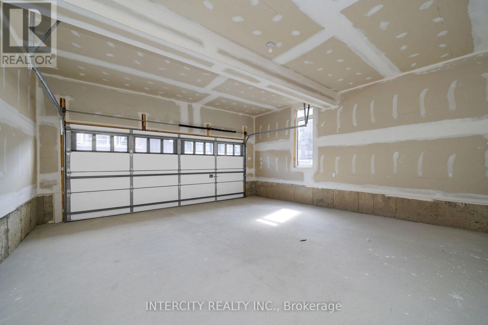 323 Inspire Boulevard, Brampton, Ontario  L6R 4E6 - Photo 32 - W12576270