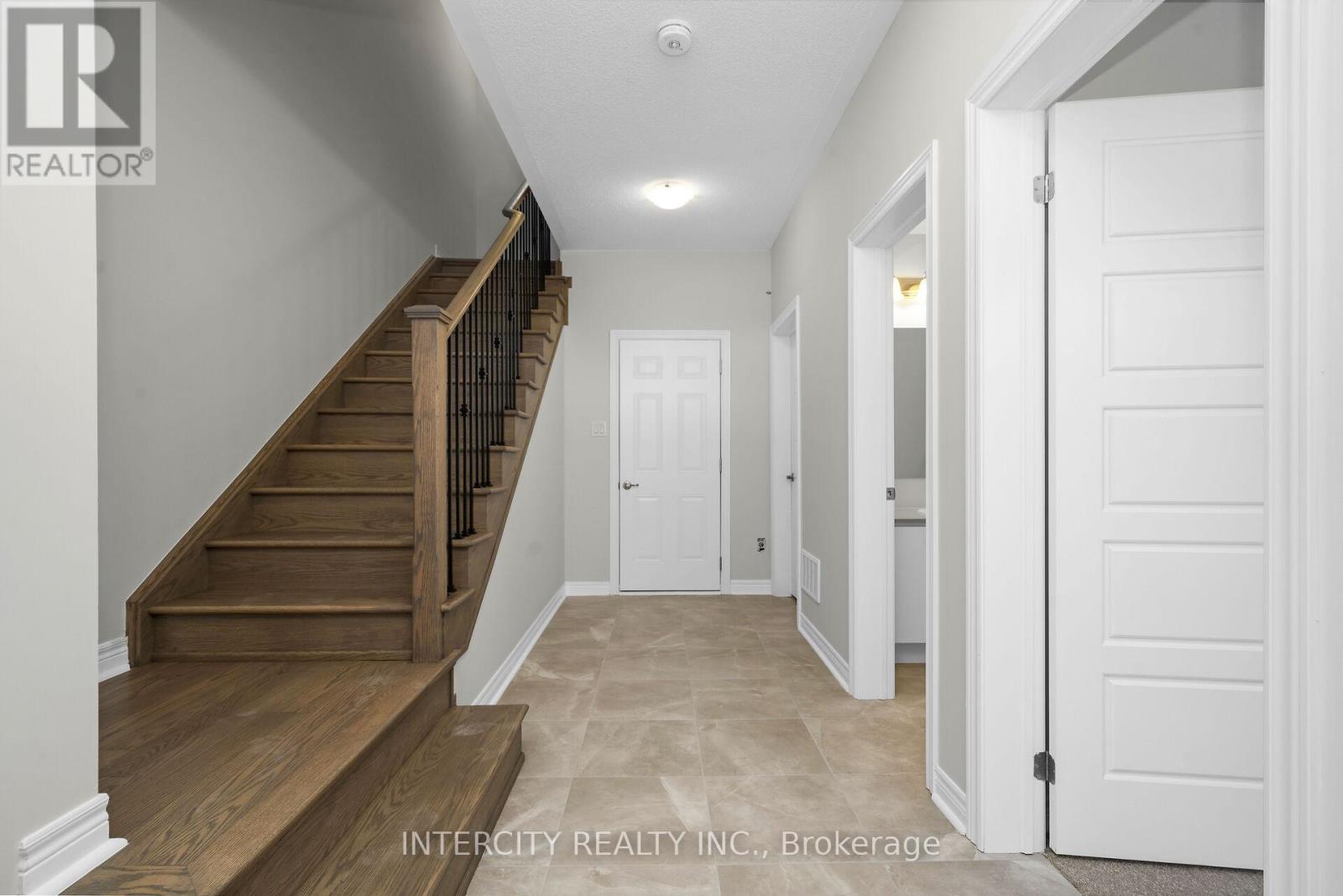 323 Inspire Boulevard, Brampton, Ontario  L6R 4E6 - Photo 4 - W12576270