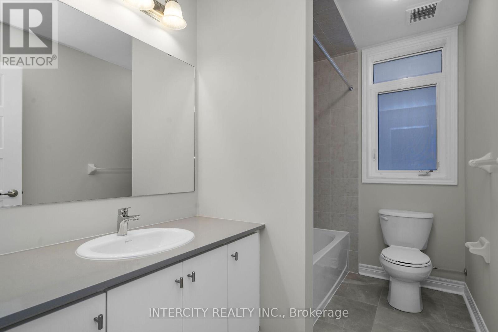 323 Inspire Boulevard, Brampton, Ontario  L6R 4E6 - Photo 7 - W12576270