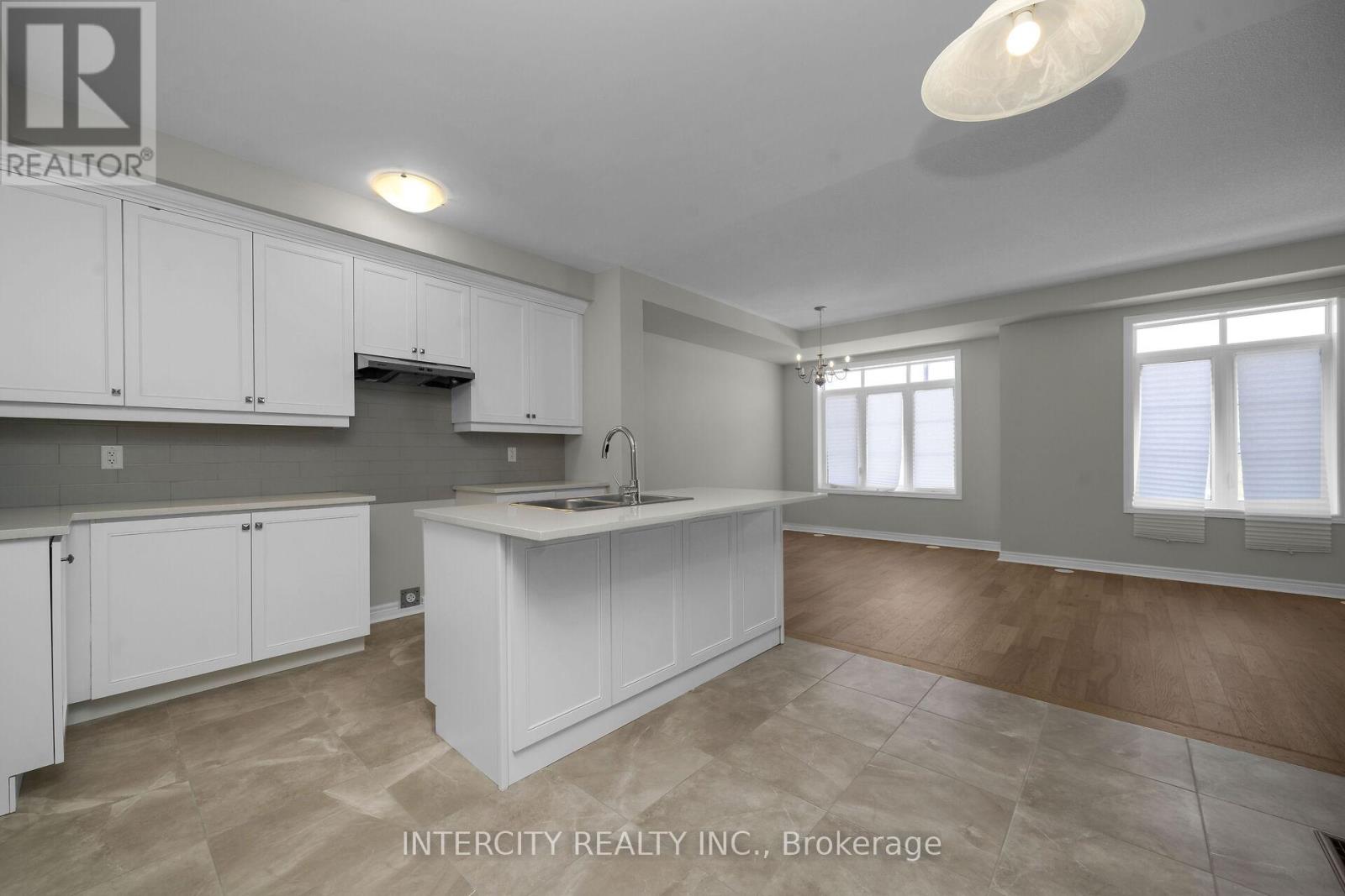 323 Inspire Boulevard, Brampton, Ontario  L6R 4E6 - Photo 8 - W12576270