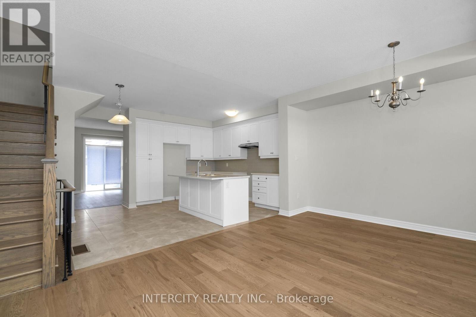 323 Inspire Boulevard, Brampton, Ontario  L6R 4E6 - Photo 9 - W12576270