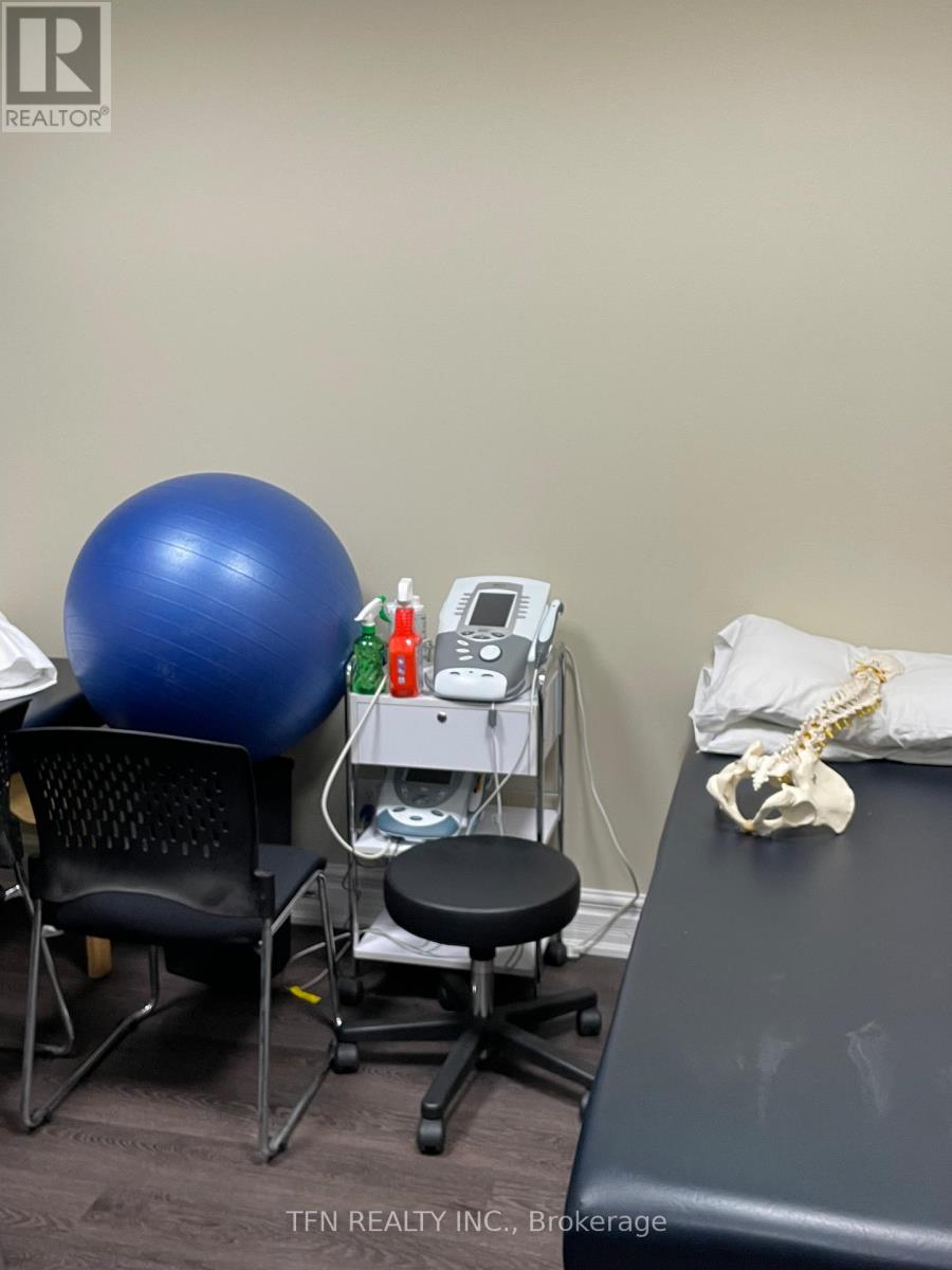 4099 Erin Mills Parkway, Mississauga, Ontario  L5L 3P9 - Photo 5 - W12576274