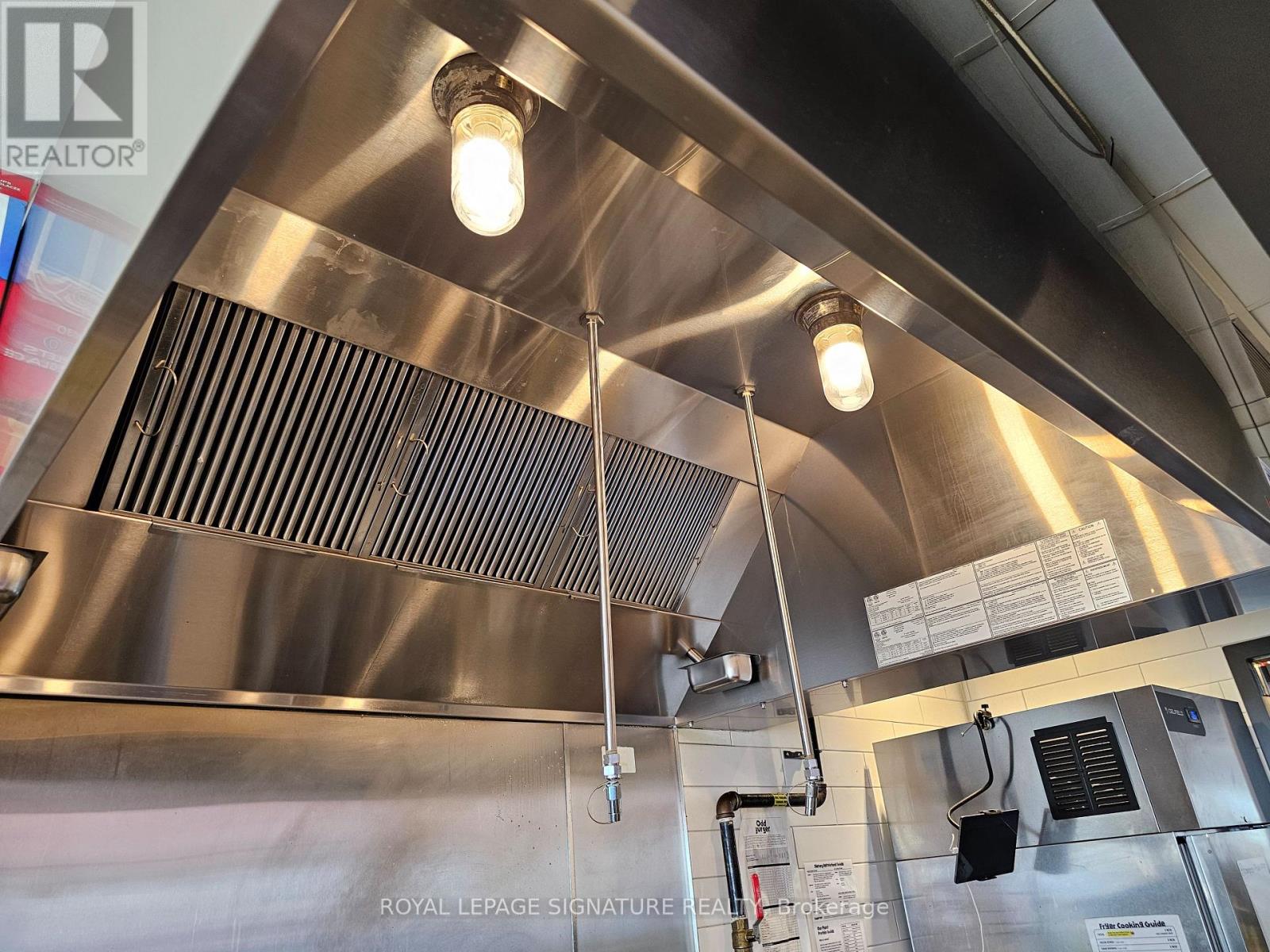 7 - 9055 Airport Road, Brampton, Ontario  L6S 0B8 - Photo 3 - W12576292