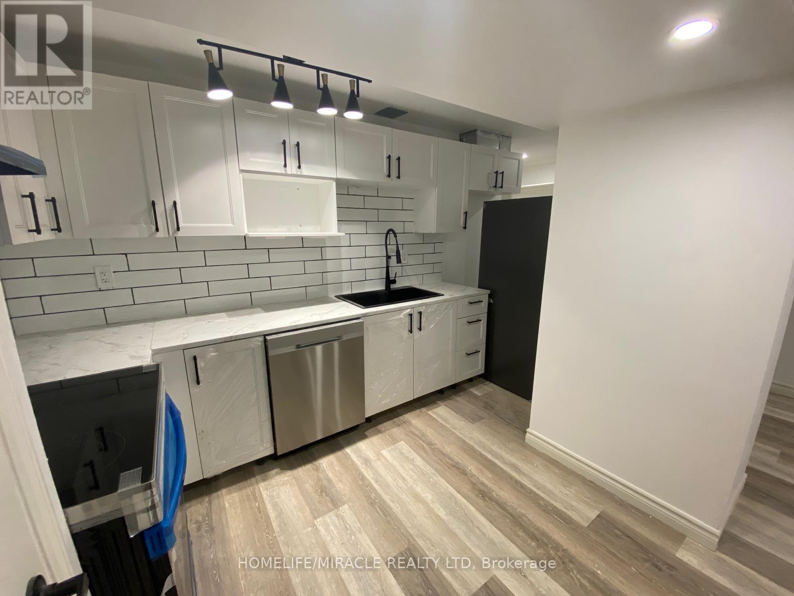 Bsmt - 45 Snapdragon Square, Brampton, Ontario  L6P 3K2 - Photo 4 - W12576312