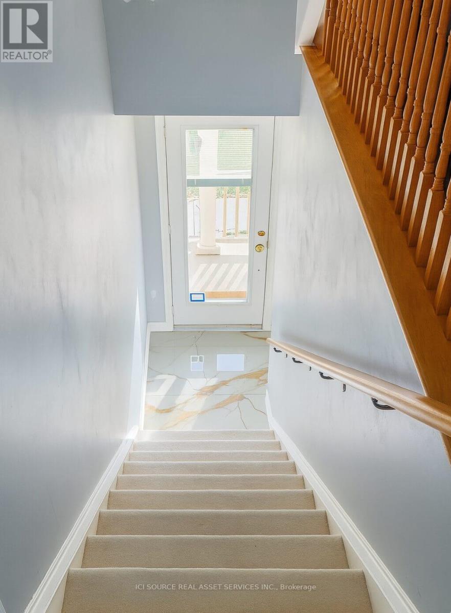 3 - 5050 Intrepid Drive, Mississauga, Ontario  L5M 0E5 - Photo 2 - W12576332