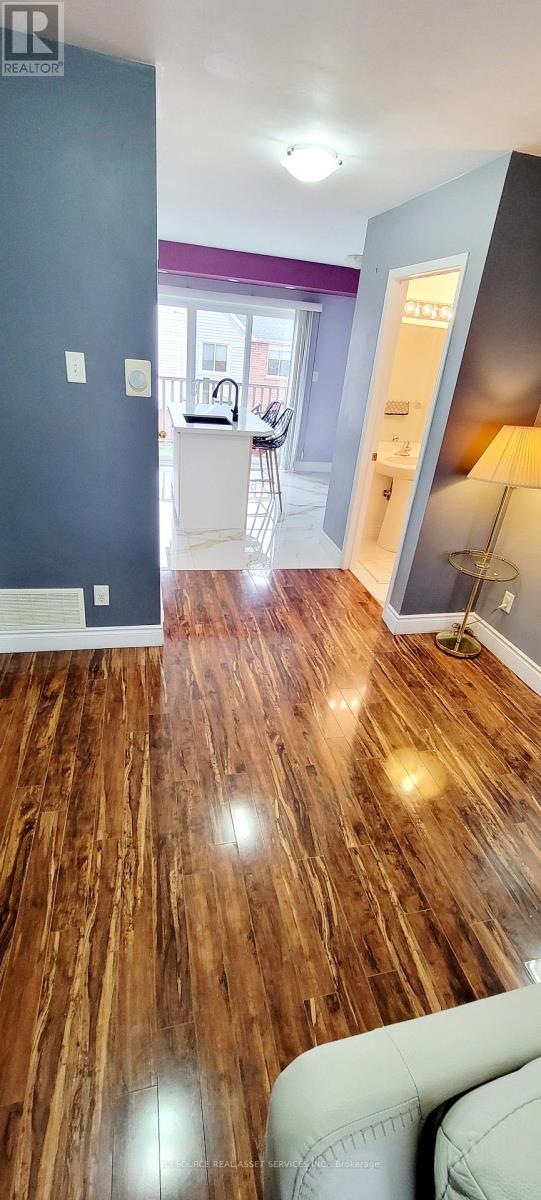 3 - 5050 Intrepid Drive, Mississauga, Ontario  L5M 0E5 - Photo 4 - W12576332