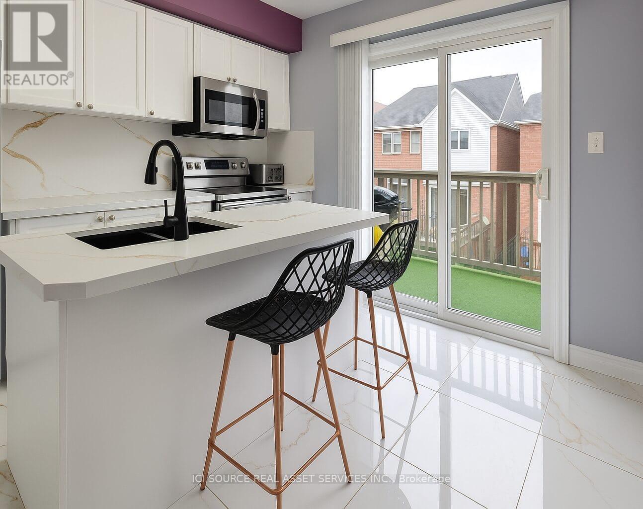 3 - 5050 Intrepid Drive, Mississauga, Ontario  L5M 0E5 - Photo 8 - W12576332