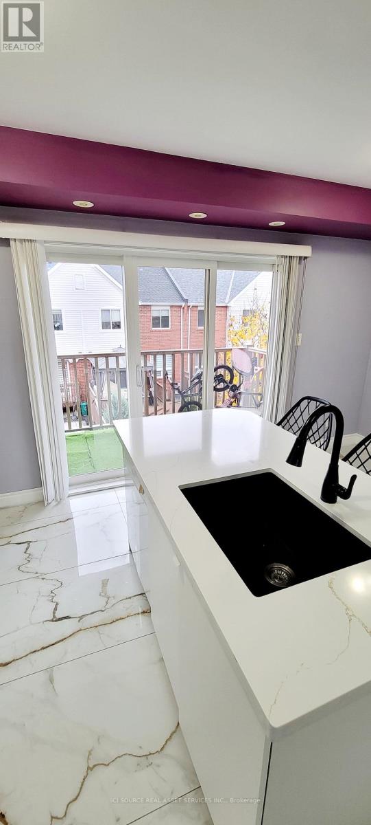 3 - 5050 Intrepid Drive, Mississauga, Ontario  L5M 0E5 - Photo 9 - W12576332