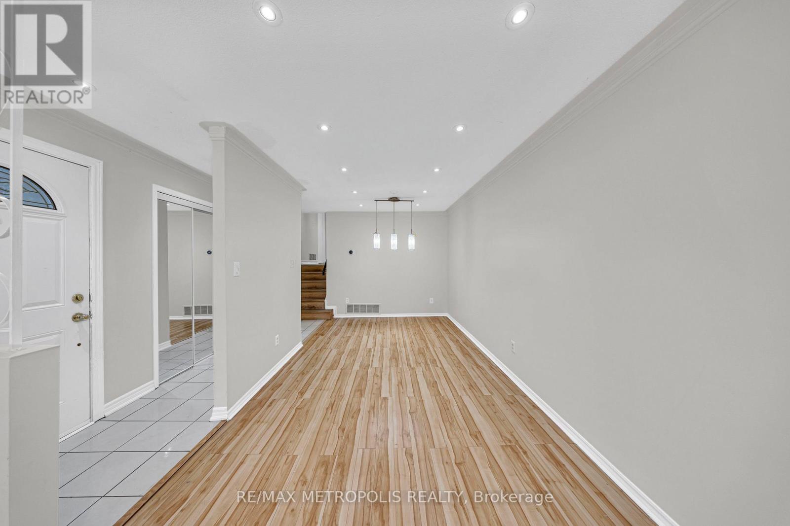 Main - 501 Daralea Heights, Mississauga, Ontario  L5A 3H7 - Photo 13 - W12576342