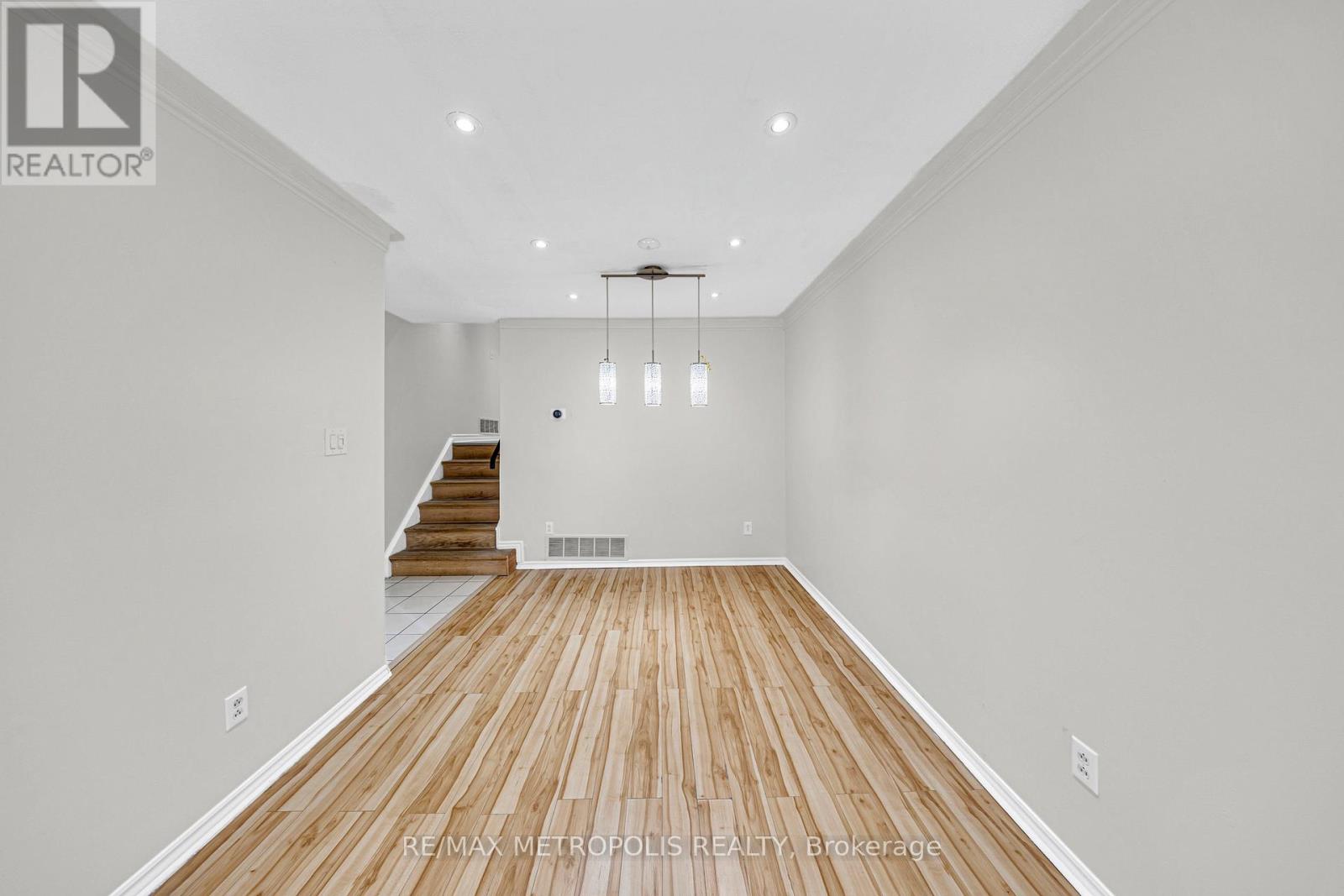 Main - 501 Daralea Heights, Mississauga, Ontario  L5A 3H7 - Photo 14 - W12576342