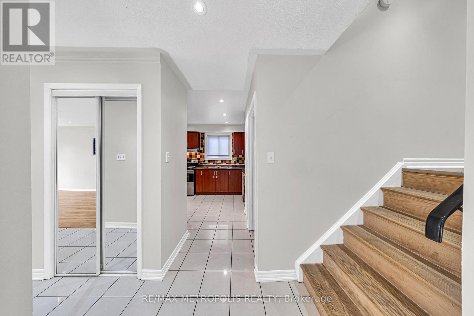 Main - 501 Daralea Heights, Mississauga, Ontario  L5A 3H7 - Photo 17 - W12576342