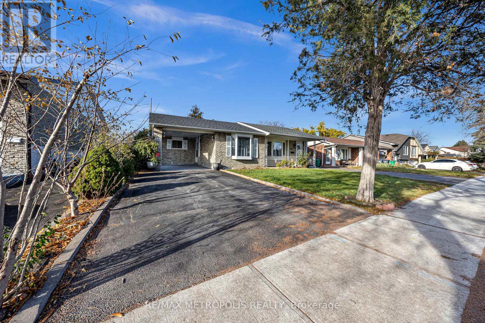 Main - 501 Daralea Heights, Mississauga, Ontario  L5A 3H7 - Photo 2 - W12576342