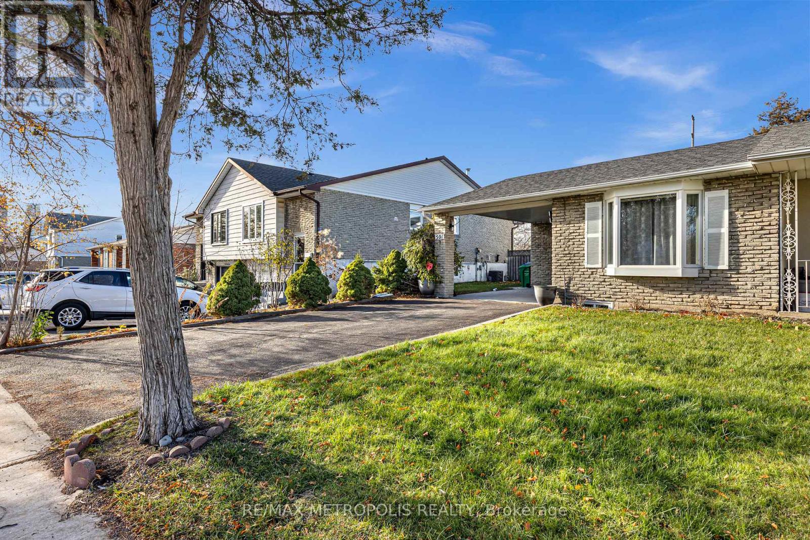 Main - 501 Daralea Heights, Mississauga, Ontario  L5A 3H7 - Photo 4 - W12576342