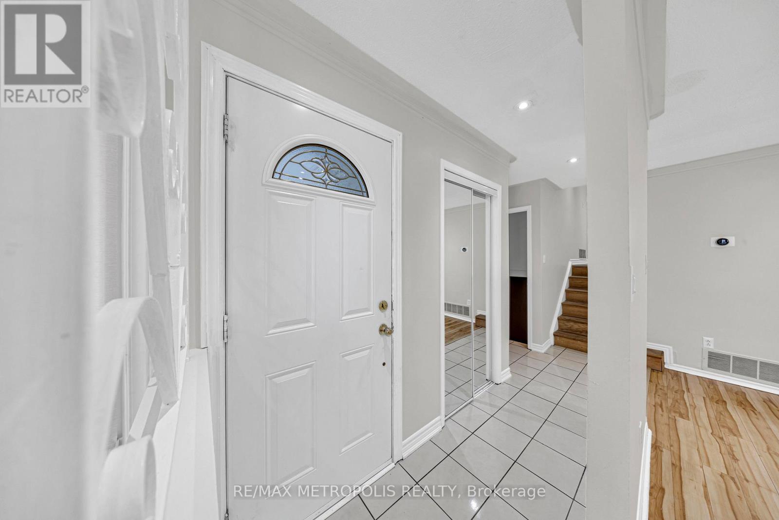 Main - 501 Daralea Heights, Mississauga, Ontario  L5A 3H7 - Photo 7 - W12576342