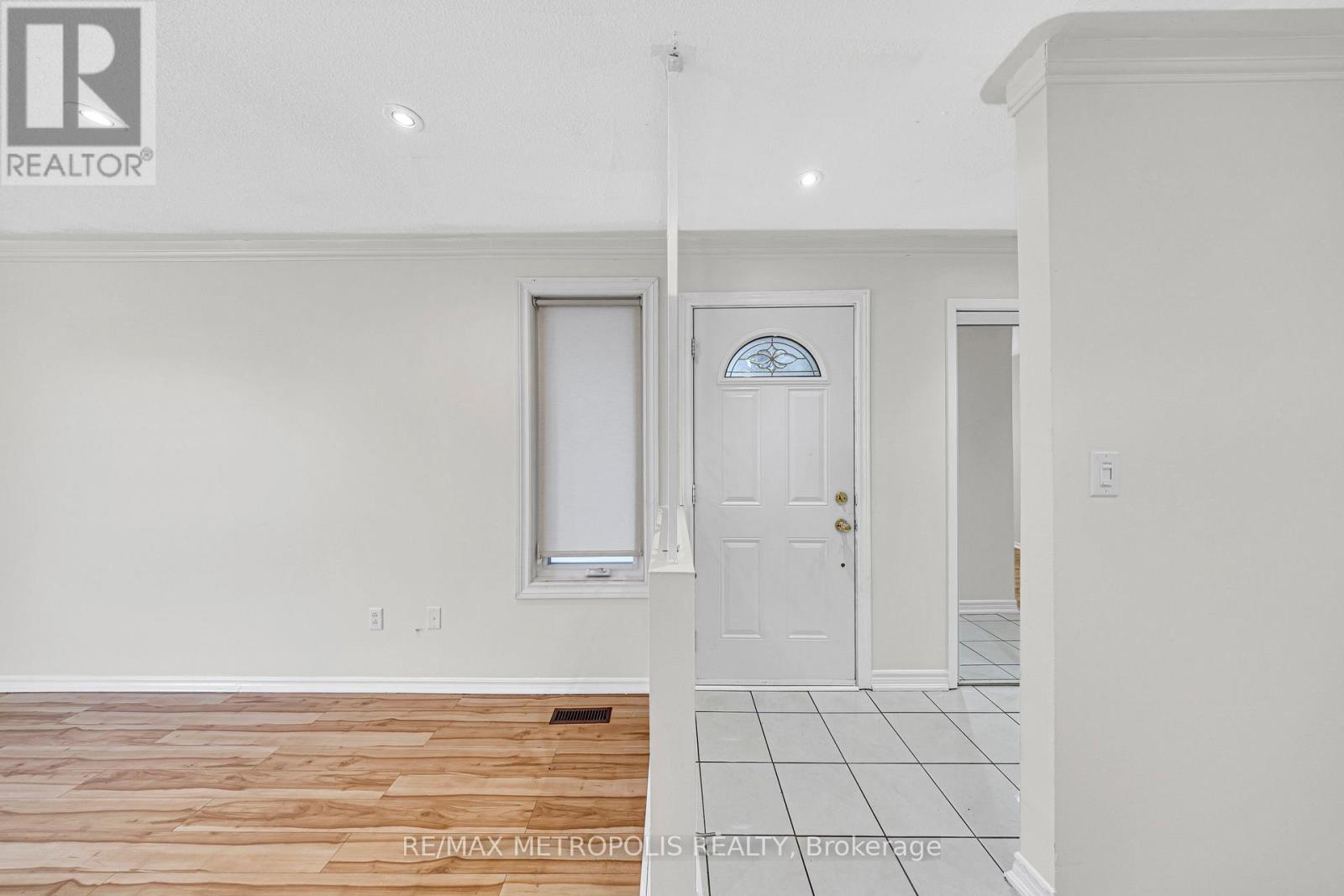 Main - 501 Daralea Heights, Mississauga, Ontario  L5A 3H7 - Photo 8 - W12576342