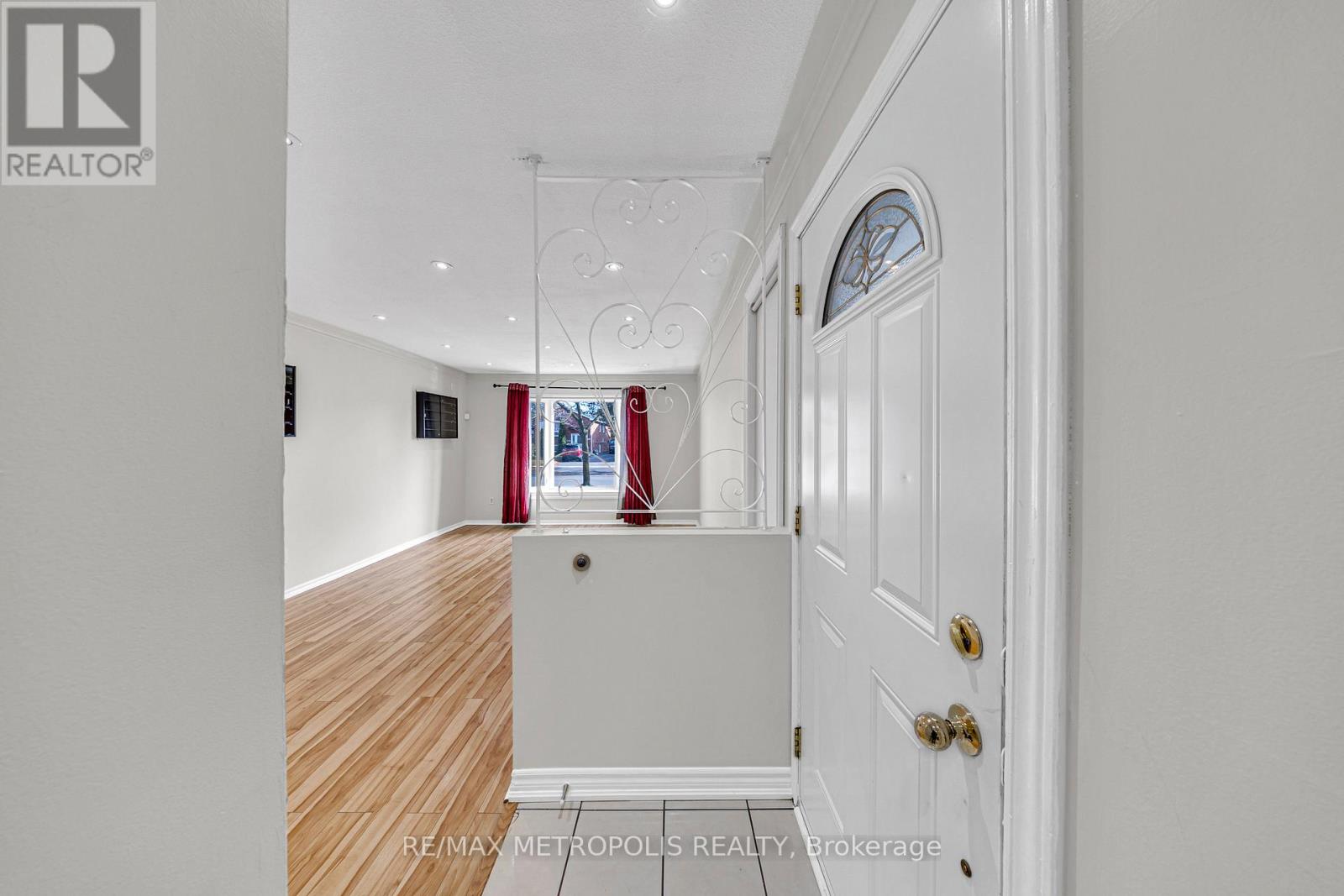 Main - 501 Daralea Heights, Mississauga, Ontario  L5A 3H7 - Photo 9 - W12576342