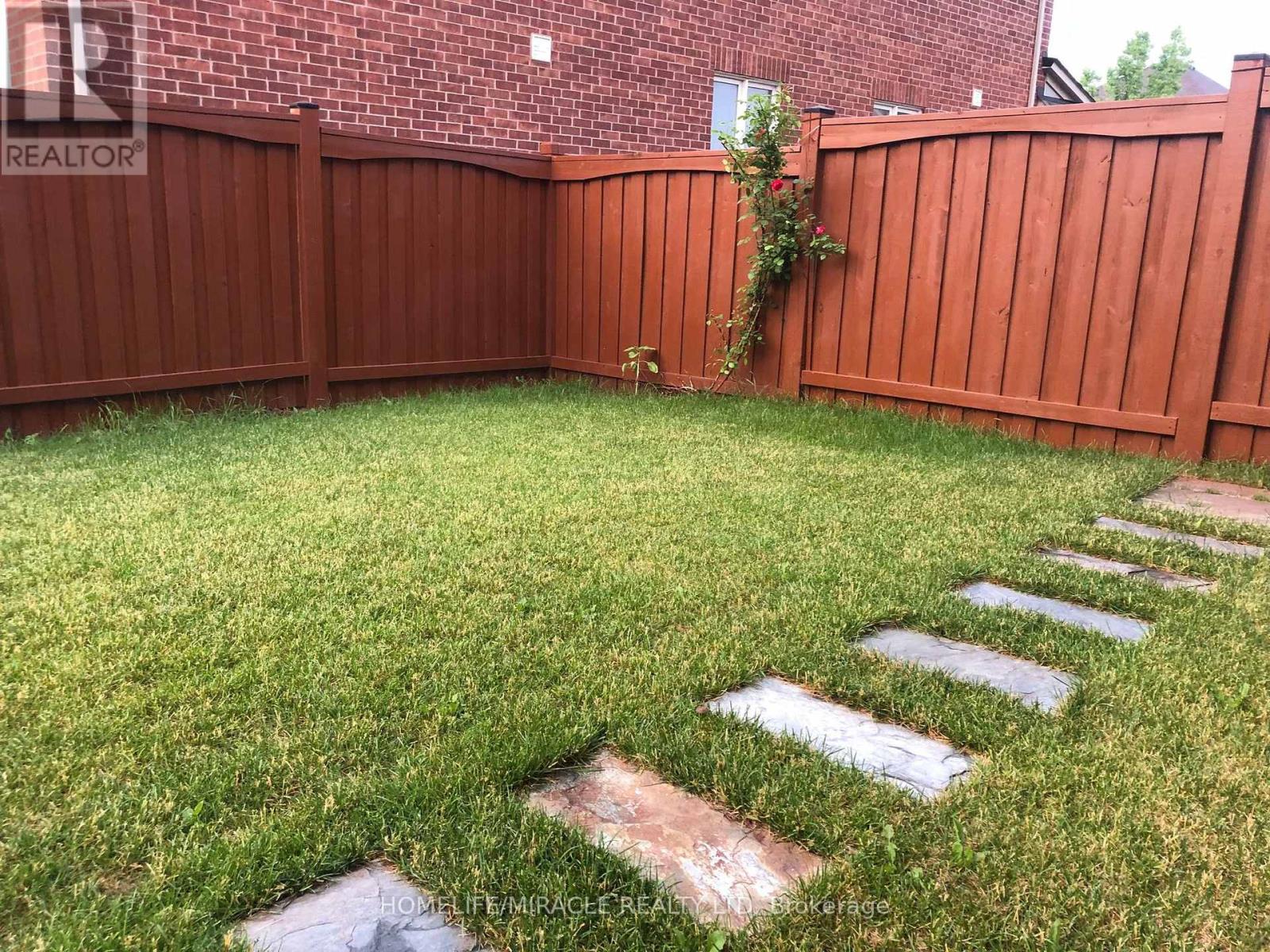 25 Seafair Crescent, Brampton, Ontario  L6Y 5W2 - Photo 18 - W12576352