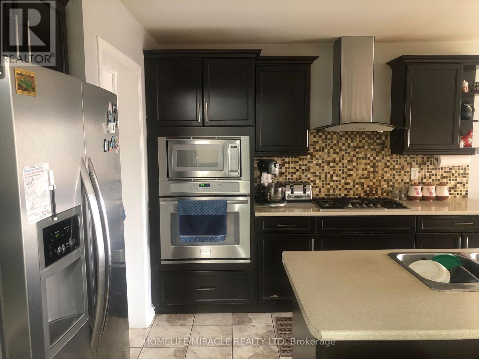 25 Seafair Crescent, Brampton, Ontario  L6Y 5W2 - Photo 6 - W12576352