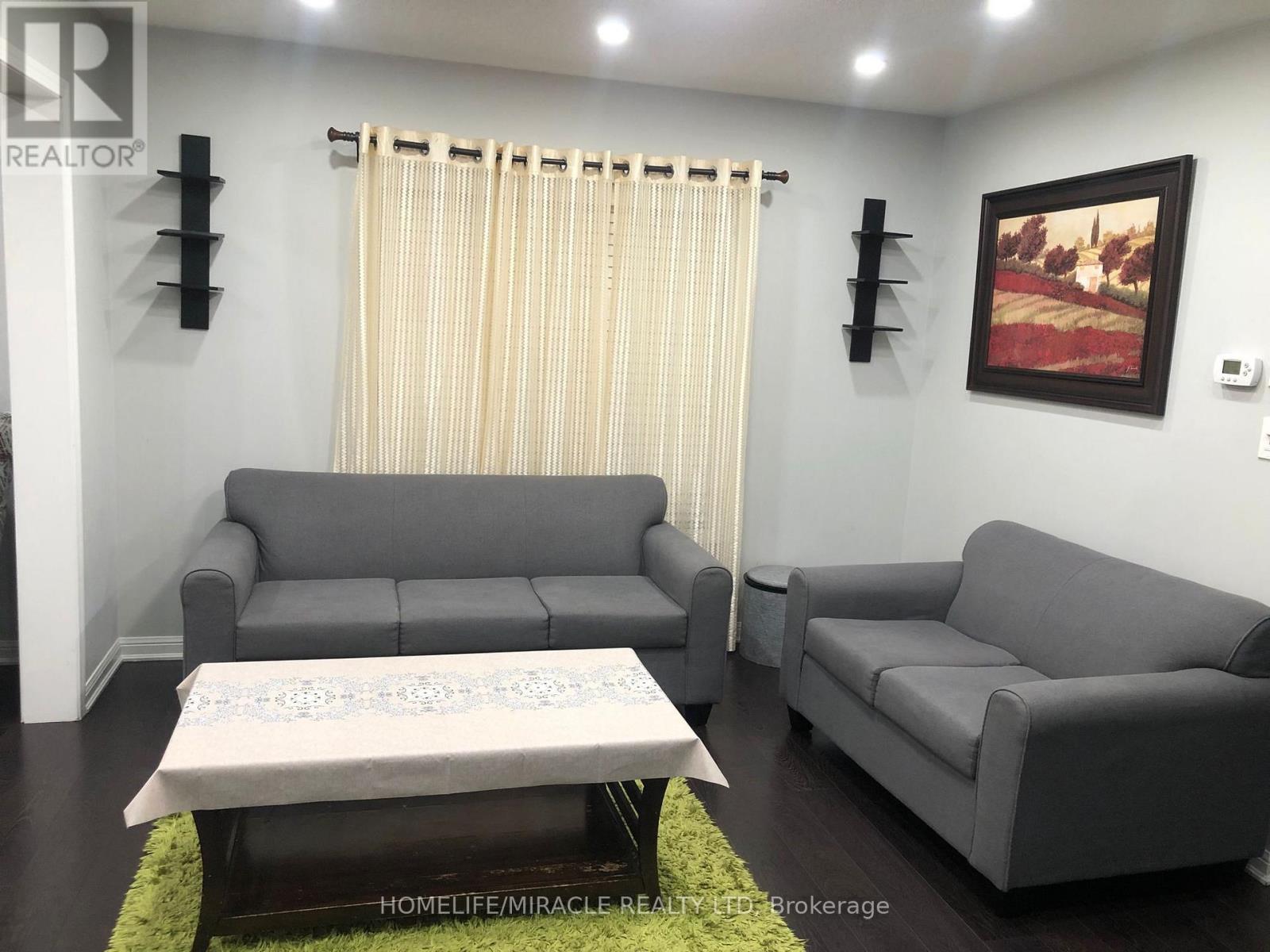 25 Seafair Crescent, Brampton, Ontario  L6Y 5W2 - Photo 7 - W12576352