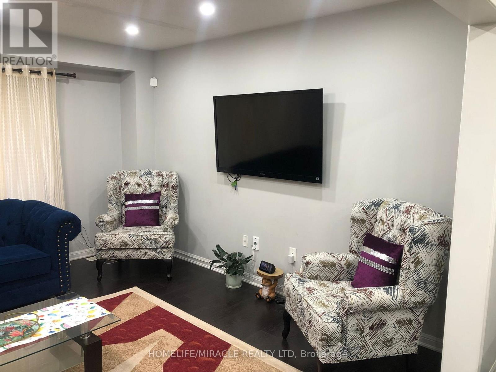 25 Seafair Crescent, Brampton, Ontario  L6Y 5W2 - Photo 9 - W12576352