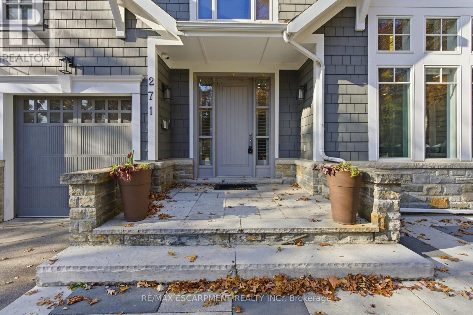 271 Oakhill Road, Mississauga, Ontario  L5G 2P8 - Photo 3 - W12576364