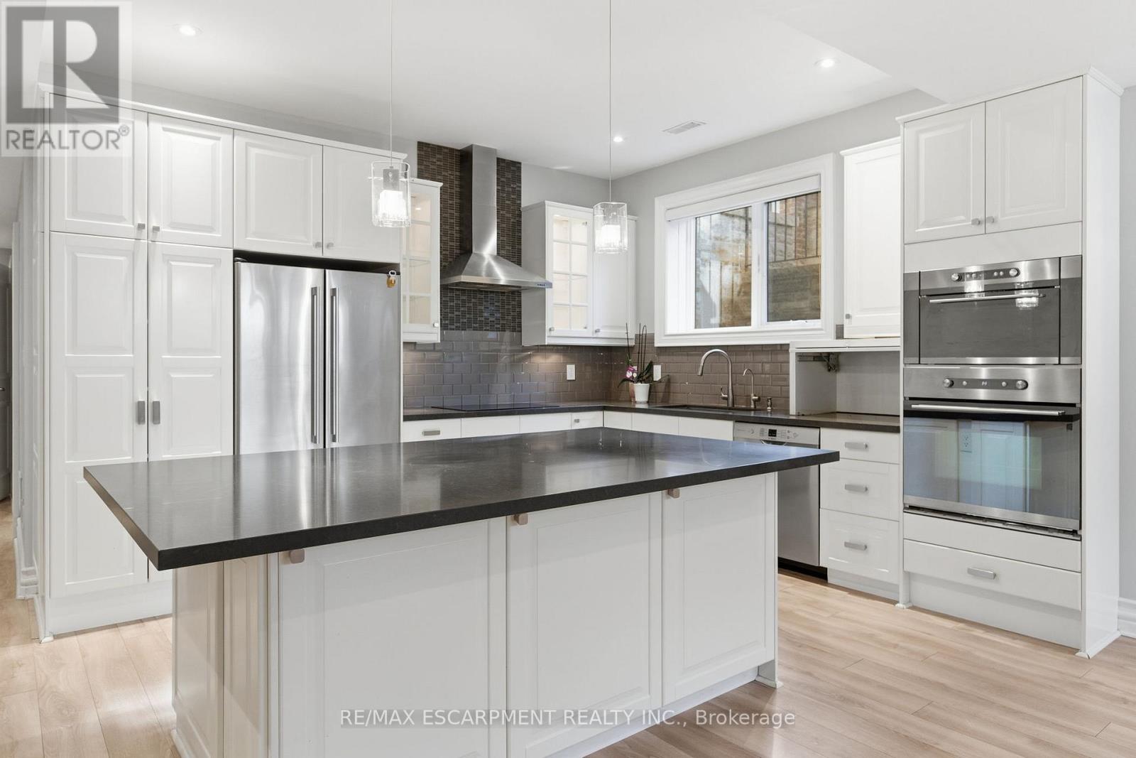 271 Oakhill Road, Mississauga, Ontario  L5G 2P8 - Photo 36 - W12576364