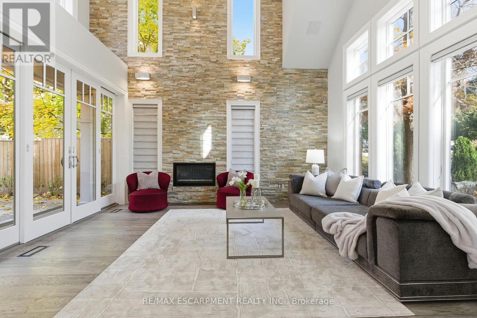 271 Oakhill Road, Mississauga, Ontario  L5G 2P8 - Photo 6 - W12576364