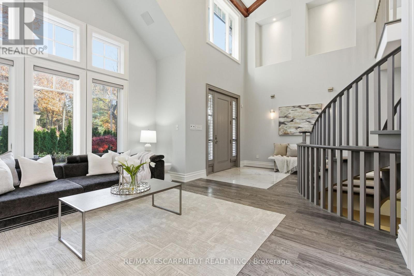 271 Oakhill Road, Mississauga, Ontario  L5G 2P8 - Photo 8 - W12576364