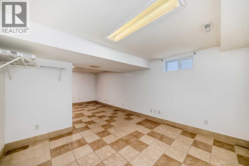 42 Ypres Green Sw, Calgary, Alberta  T2T 6M1 - Photo 31 - A2252885