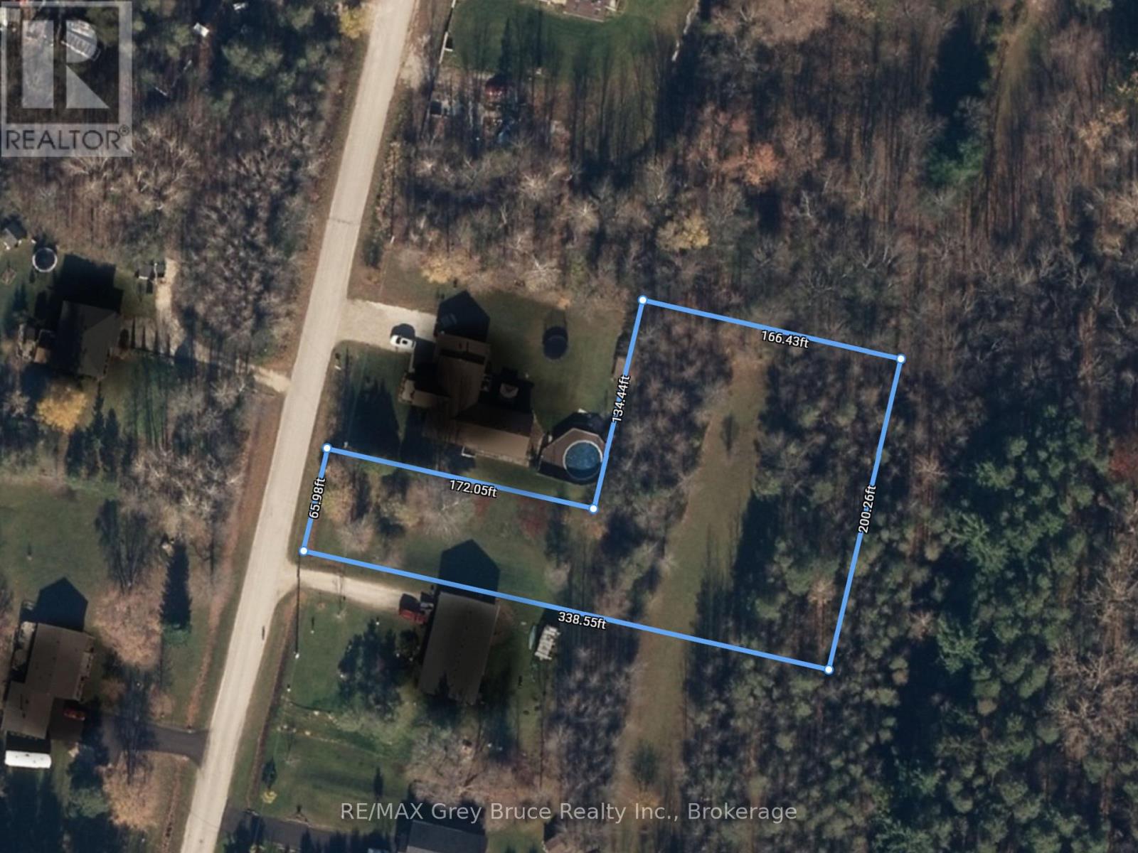 111 Carney Street, Georgian Bluffs, Ontario N4K 6V5 - Photo 2 - X12576452