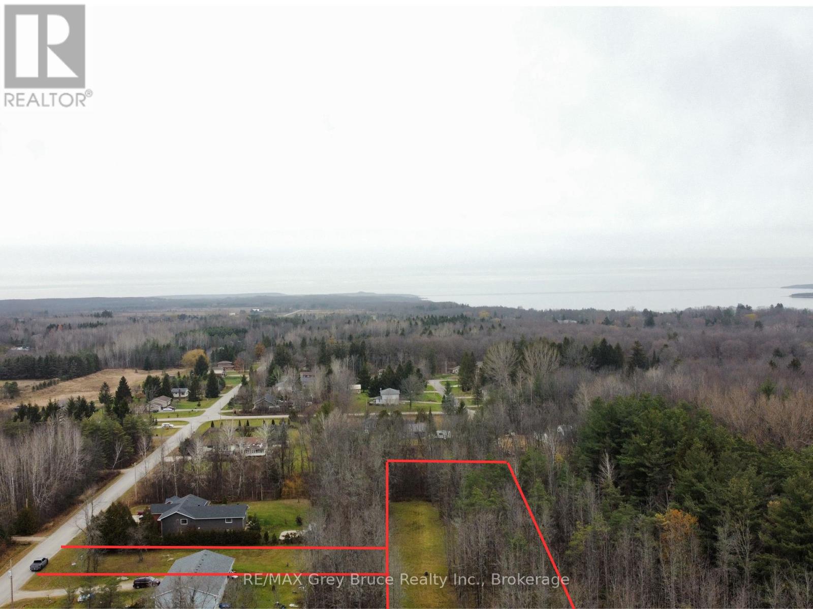 111 Carney Street, Georgian Bluffs, Ontario N4K 6V5 - Photo 3 - X12576452