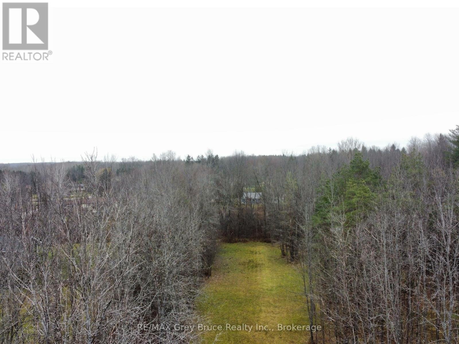 111 Carney Street, Georgian Bluffs, Ontario N4K 6V5 - Photo 4 - X12576452