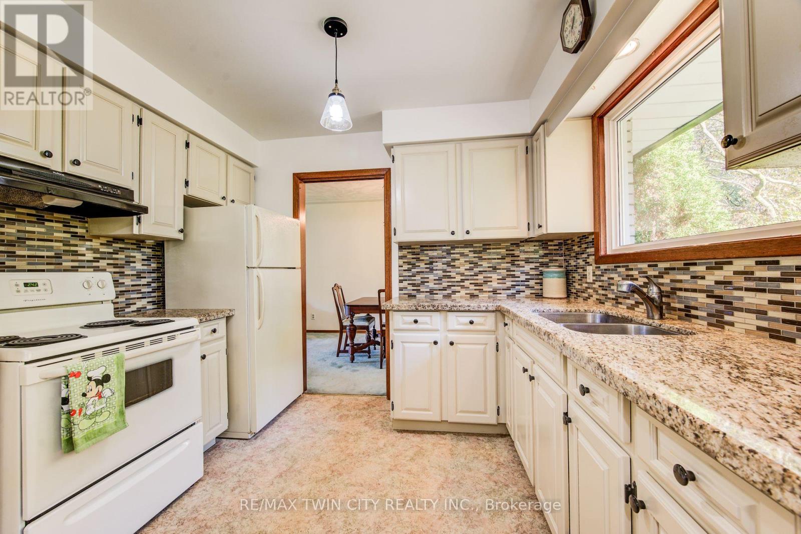 39 Kenwood Crescent, Guelph, Ontario  N1H 6E4 - Photo 9 - X12576326